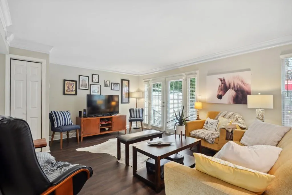 6980 Roswell Road Unit H-2, Sandy Springs, Georgia 30328, 3 Bedrooms Bedrooms, ,2 BathroomsBathrooms,Residential,Sold,6980 Roswell Road Unit H-2,7407875