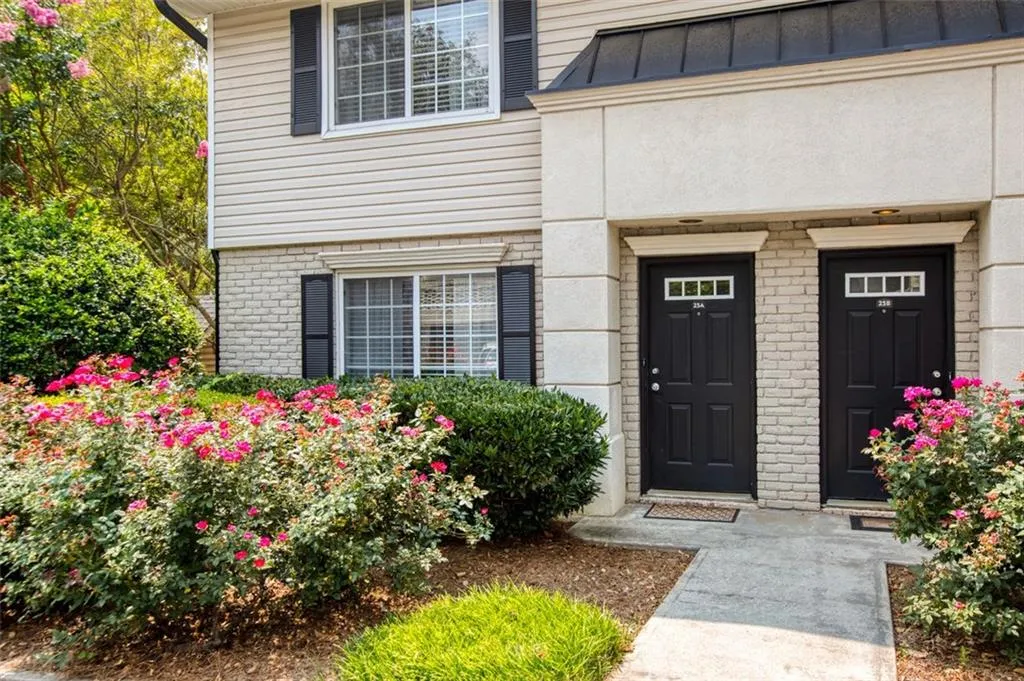 6940 Roswell Road Unit # 25b, Sandy Springs, Georgia 30328, 2 Bedrooms Bedrooms, ,1 BathroomBathrooms,Residential,Sold,6940 Roswell Road Unit # 25b,7361368