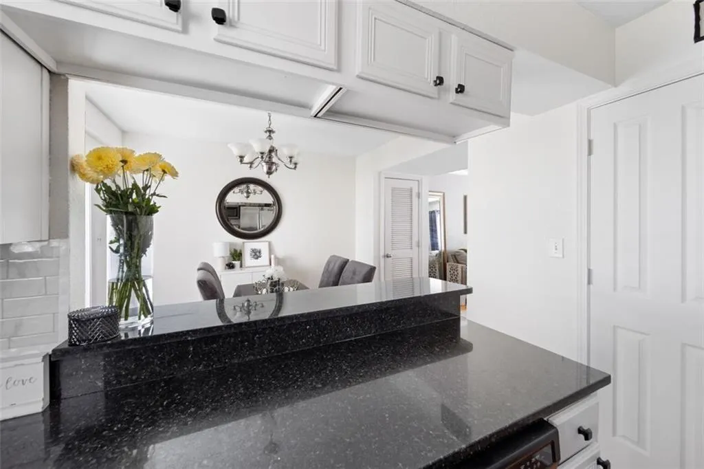 6940 Roswell Road Unit # 25b, Sandy Springs, Georgia 30328, 2 Bedrooms Bedrooms, ,1 BathroomBathrooms,Residential,Sold,6940 Roswell Road Unit # 25b,7361368