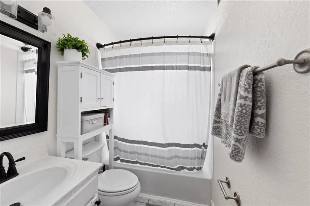 6940 Roswell Road Unit # 25b, Sandy Springs, Georgia 30328, 2 Bedrooms Bedrooms, ,1 BathroomBathrooms,Residential,Sold,6940 Roswell Road Unit # 25b,7361368