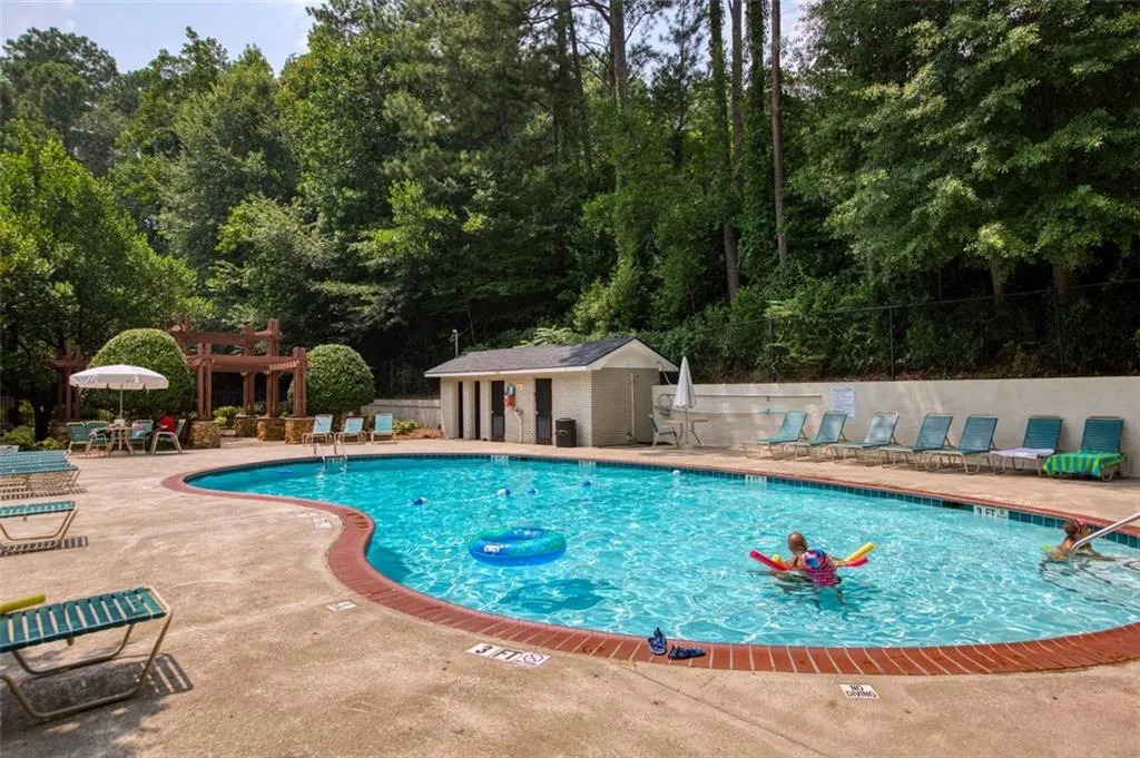 6940 Roswell Road Unit # 25b, Sandy Springs, Georgia 30328, 2 Bedrooms Bedrooms, ,1 BathroomBathrooms,Residential,Sold,6940 Roswell Road Unit # 25b,7361368