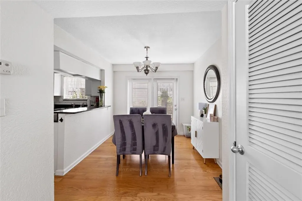 6940 Roswell Road Unit # 25b, Sandy Springs, Georgia 30328, 2 Bedrooms Bedrooms, ,1 BathroomBathrooms,Residential,Sold,6940 Roswell Road Unit # 25b,7361368