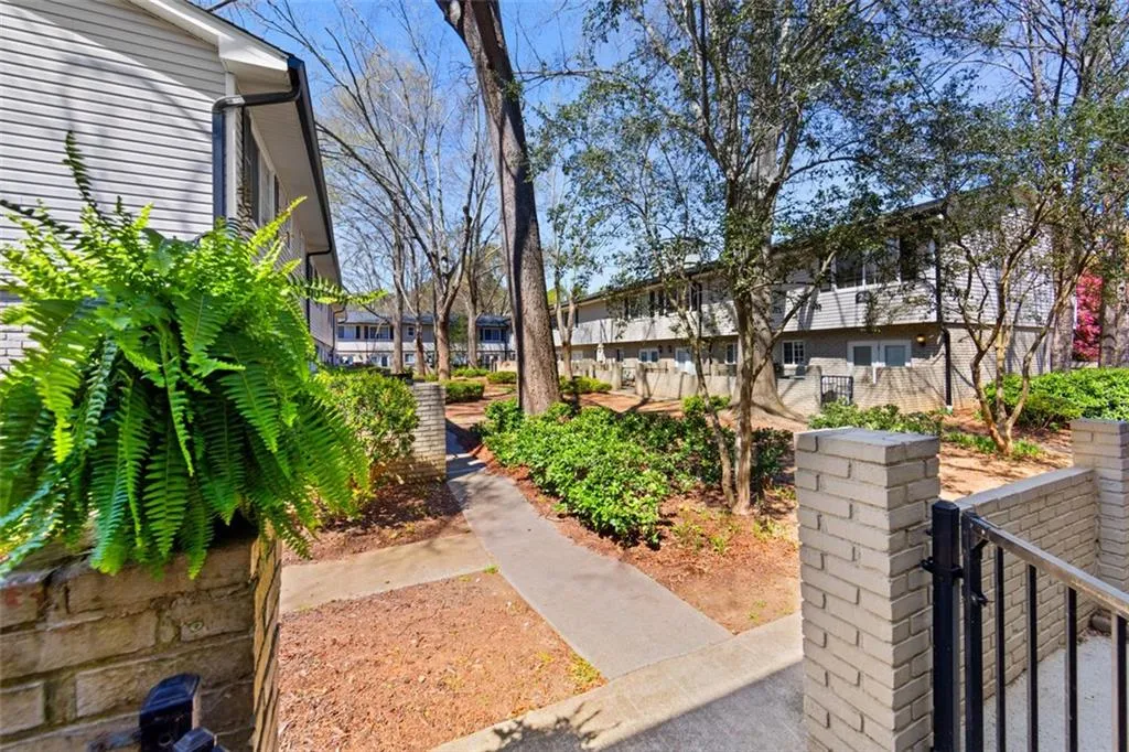 6940 Roswell Road Unit # 25b, Sandy Springs, Georgia 30328, 2 Bedrooms Bedrooms, ,1 BathroomBathrooms,Residential,Sold,6940 Roswell Road Unit # 25b,7361368