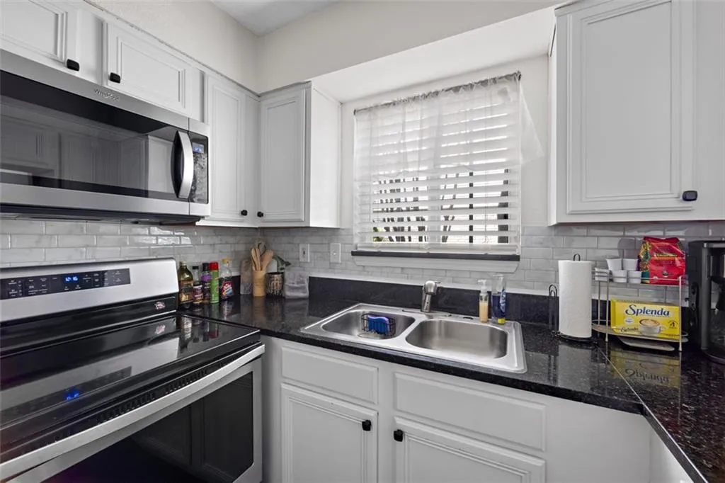 6940 Roswell Road Unit # 25b, Sandy Springs, Georgia 30328, 2 Bedrooms Bedrooms, ,1 BathroomBathrooms,Residential,Sold,6940 Roswell Road Unit # 25b,7361368