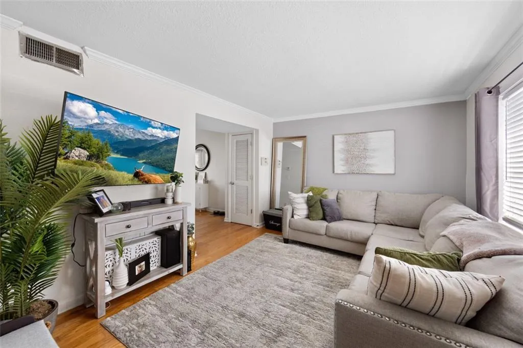 6940 Roswell Road Unit # 25b, Sandy Springs, Georgia 30328, 2 Bedrooms Bedrooms, ,1 BathroomBathrooms,Residential,Sold,6940 Roswell Road Unit # 25b,7361368