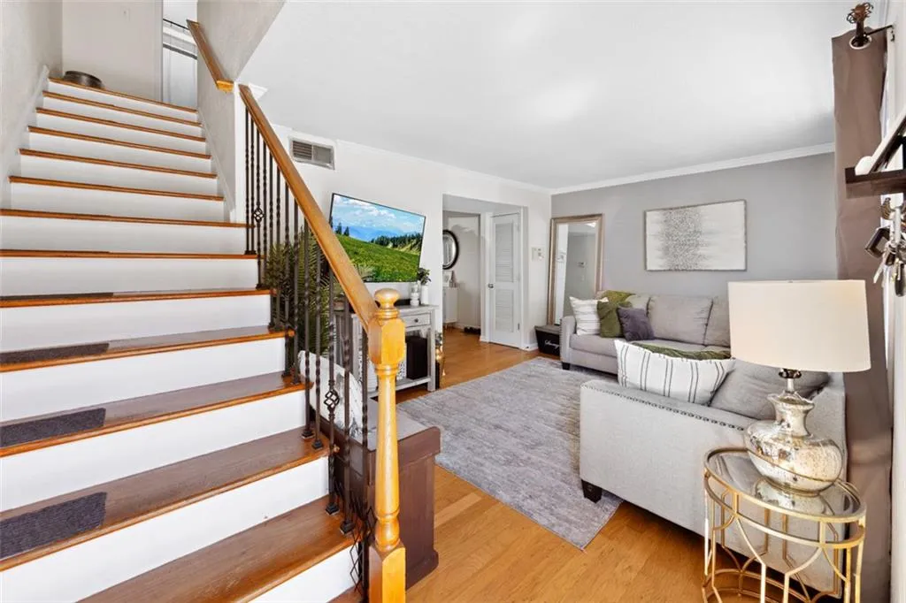 6940 Roswell Road Unit # 25b, Sandy Springs, Georgia 30328, 2 Bedrooms Bedrooms, ,1 BathroomBathrooms,Residential,Sold,6940 Roswell Road Unit # 25b,7361368