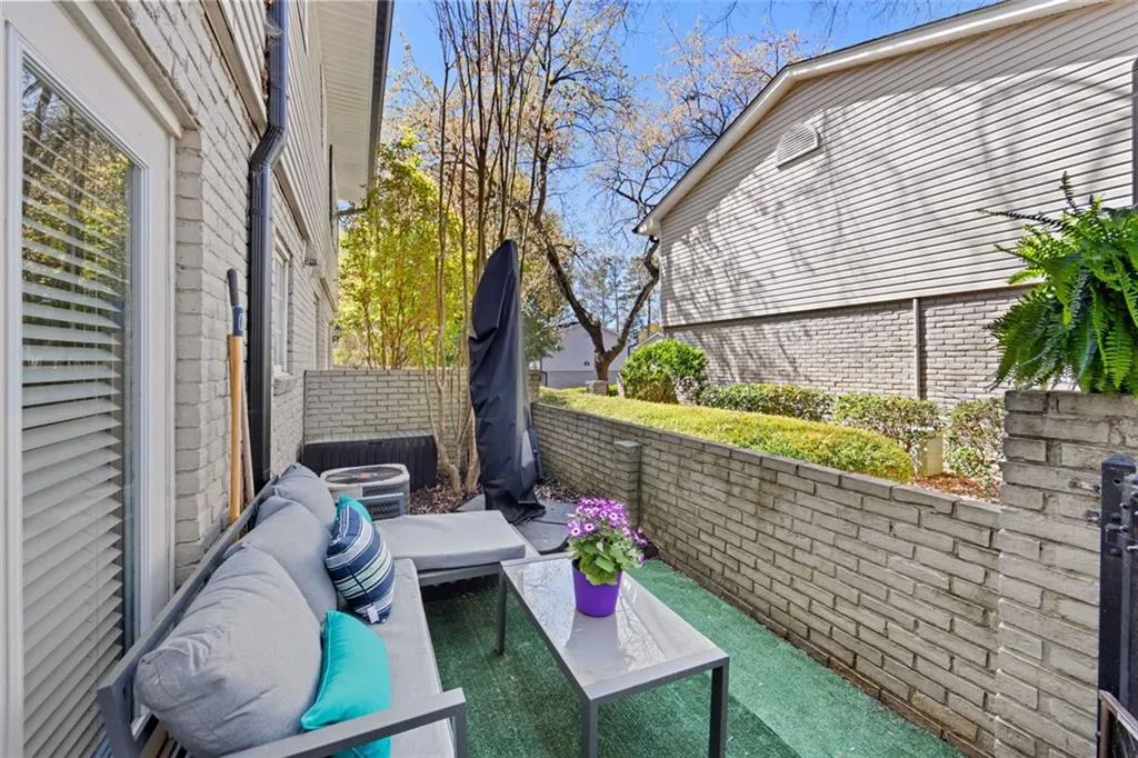 6940 Roswell Road Unit # 25b, Sandy Springs, Georgia 30328, 2 Bedrooms Bedrooms, ,1 BathroomBathrooms,Residential,Sold,6940 Roswell Road Unit # 25b,7361368