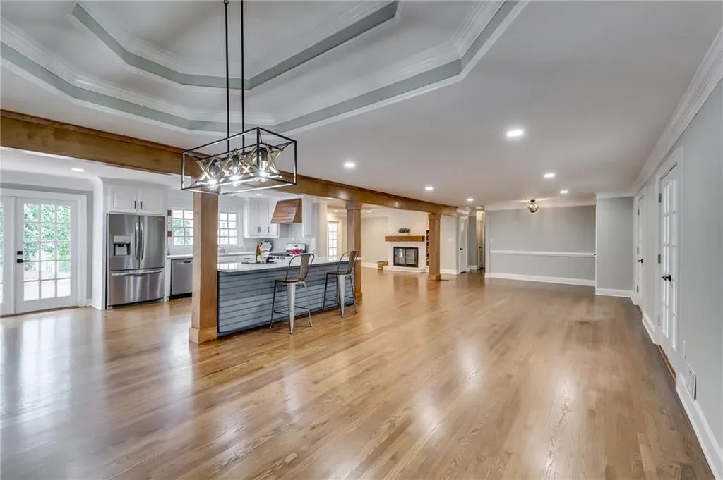 5335 Peachtree Dunwoody Road, Sandy Springs, Georgia 30342, 4 Bedrooms Bedrooms, ,3 BathroomsBathrooms,Residential,Sold,5335 Peachtree Dunwoody Road,7021659
