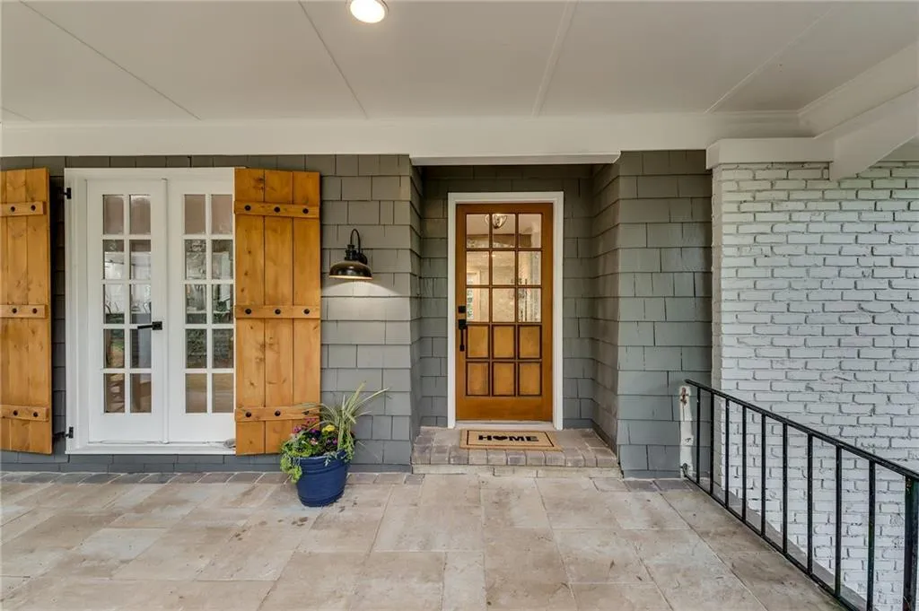 5335 Peachtree Dunwoody Road, Sandy Springs, Georgia 30342, 4 Bedrooms Bedrooms, ,3 BathroomsBathrooms,Residential,Sold,5335 Peachtree Dunwoody Road,7021659
