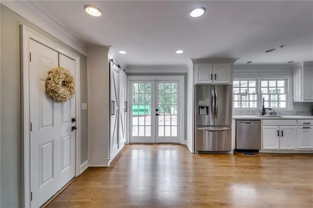 5335 Peachtree Dunwoody Road, Sandy Springs, Georgia 30342, 4 Bedrooms Bedrooms, ,3 BathroomsBathrooms,Residential,Sold,5335 Peachtree Dunwoody Road,7021659