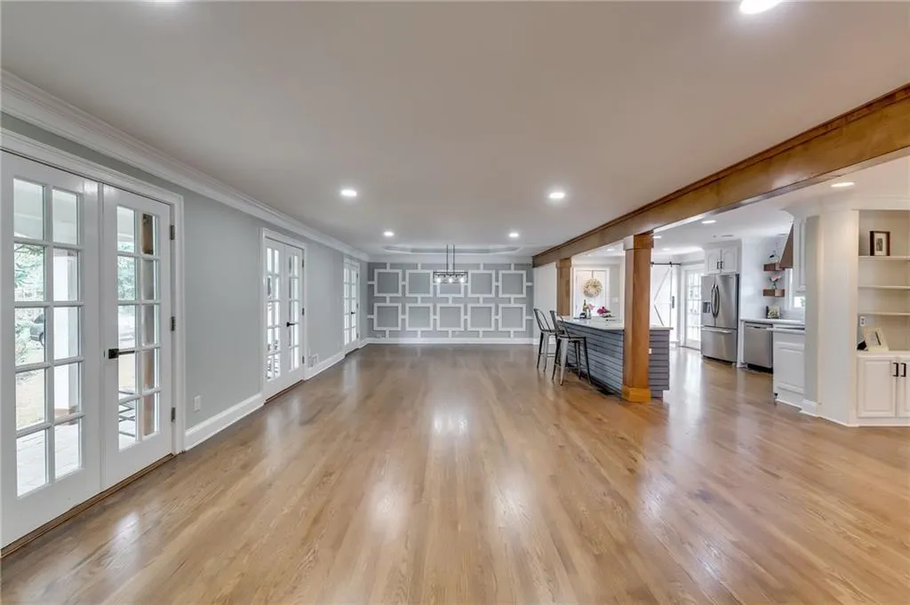 5335 Peachtree Dunwoody Road, Sandy Springs, Georgia 30342, 4 Bedrooms Bedrooms, ,3 BathroomsBathrooms,Residential,Sold,5335 Peachtree Dunwoody Road,7021659
