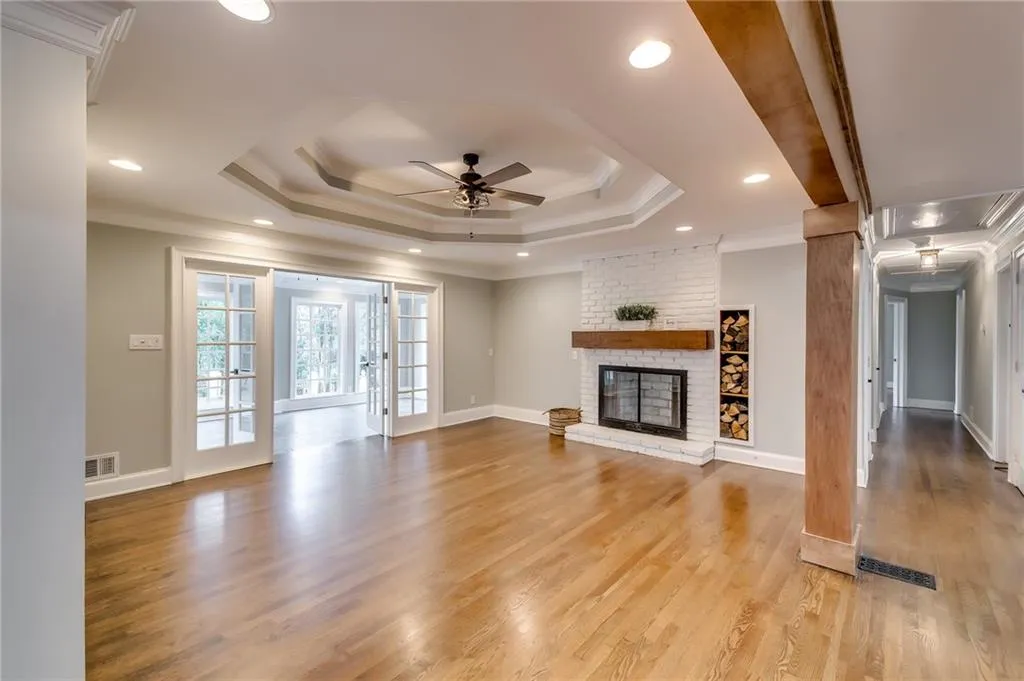 5335 Peachtree Dunwoody Road, Sandy Springs, Georgia 30342, 4 Bedrooms Bedrooms, ,3 BathroomsBathrooms,Residential,Sold,5335 Peachtree Dunwoody Road,7021659