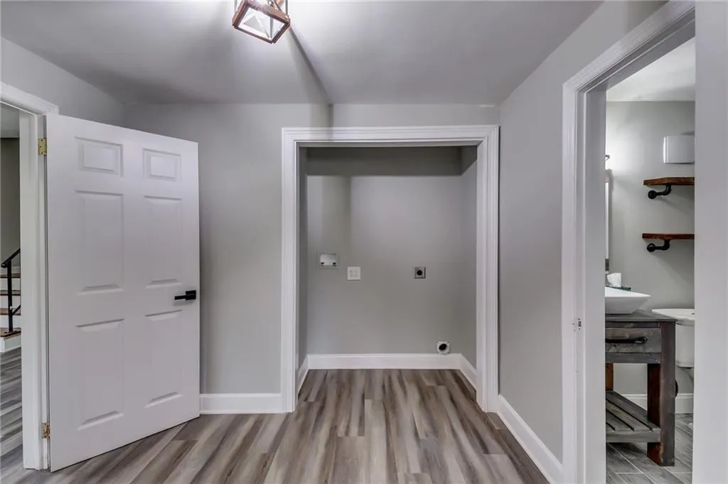 5335 Peachtree Dunwoody Road, Sandy Springs, Georgia 30342, 4 Bedrooms Bedrooms, ,3 BathroomsBathrooms,Residential,Sold,5335 Peachtree Dunwoody Road,7021659