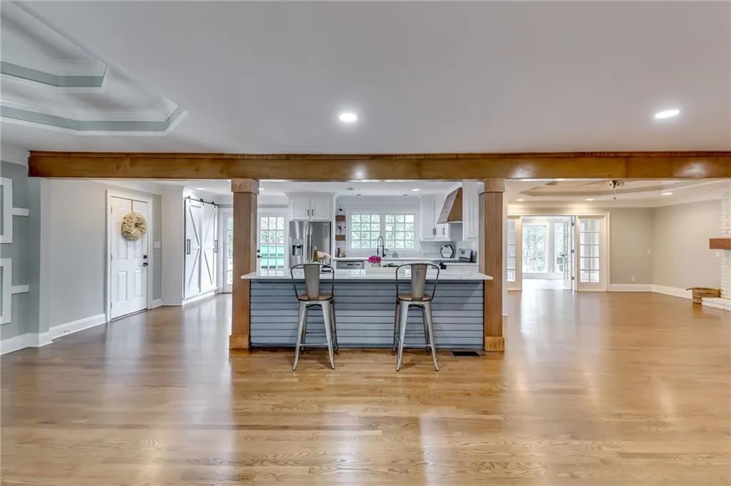 5335 Peachtree Dunwoody Road, Sandy Springs, Georgia 30342, 4 Bedrooms Bedrooms, ,3 BathroomsBathrooms,Residential,Sold,5335 Peachtree Dunwoody Road,7021659