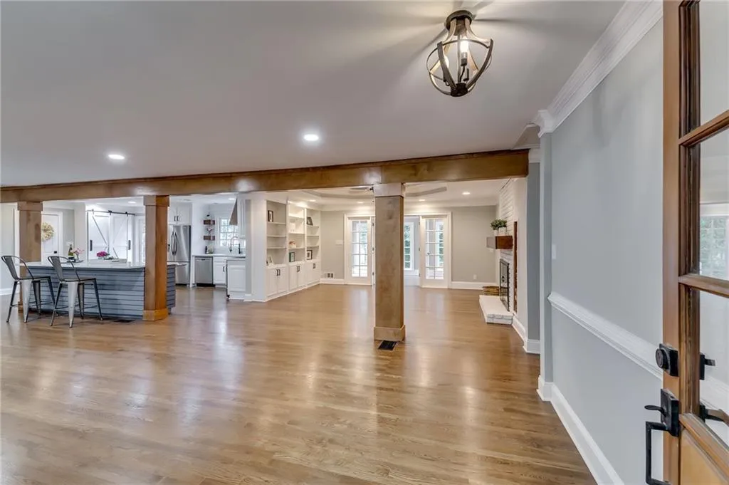 5335 Peachtree Dunwoody Road, Sandy Springs, Georgia 30342, 4 Bedrooms Bedrooms, ,3 BathroomsBathrooms,Residential,Sold,5335 Peachtree Dunwoody Road,7021659