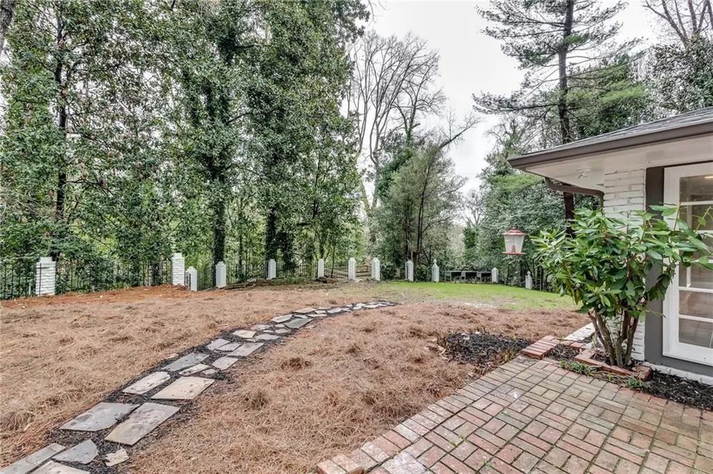 5335 Peachtree Dunwoody Road, Sandy Springs, Georgia 30342, 4 Bedrooms Bedrooms, ,3 BathroomsBathrooms,Residential,Sold,5335 Peachtree Dunwoody Road,7021659