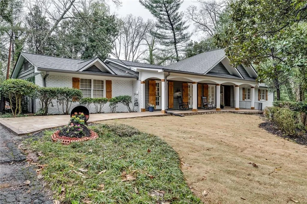 5335 Peachtree Dunwoody Road, Sandy Springs, Georgia 30342, 4 Bedrooms Bedrooms, ,3 BathroomsBathrooms,Residential,Sold,5335 Peachtree Dunwoody Road,7021659