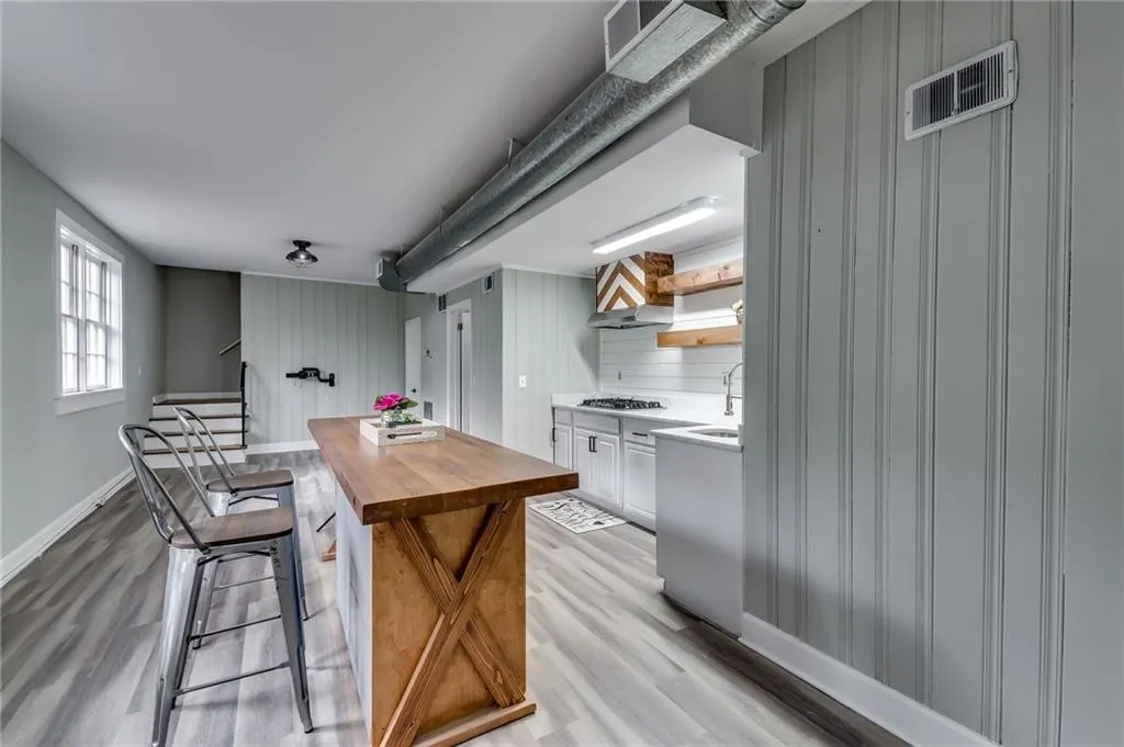 5335 Peachtree Dunwoody Road, Sandy Springs, Georgia 30342, 4 Bedrooms Bedrooms, ,3 BathroomsBathrooms,Residential,Sold,5335 Peachtree Dunwoody Road,7021659