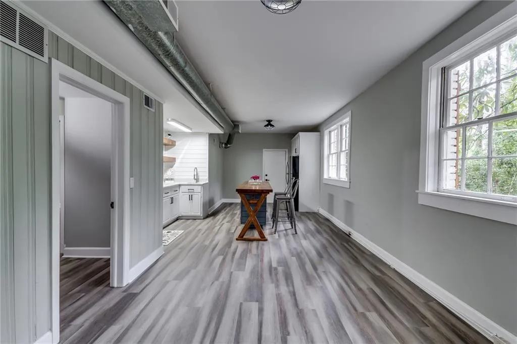 5335 Peachtree Dunwoody Road, Sandy Springs, Georgia 30342, 4 Bedrooms Bedrooms, ,3 BathroomsBathrooms,Residential,Sold,5335 Peachtree Dunwoody Road,7021659