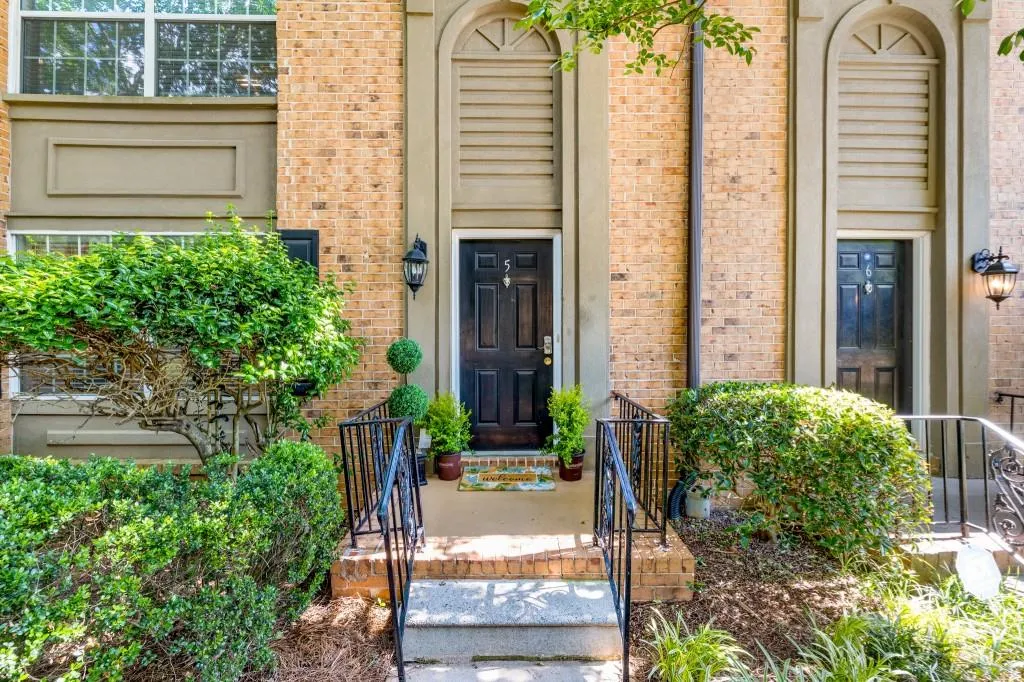 6980 Roswell Road Unit N5, Atlanta, Georgia 30328, 3 Bedrooms Bedrooms, ,2 BathroomsBathrooms,Residential,Sold,6980 Roswell Road Unit N5,7059325