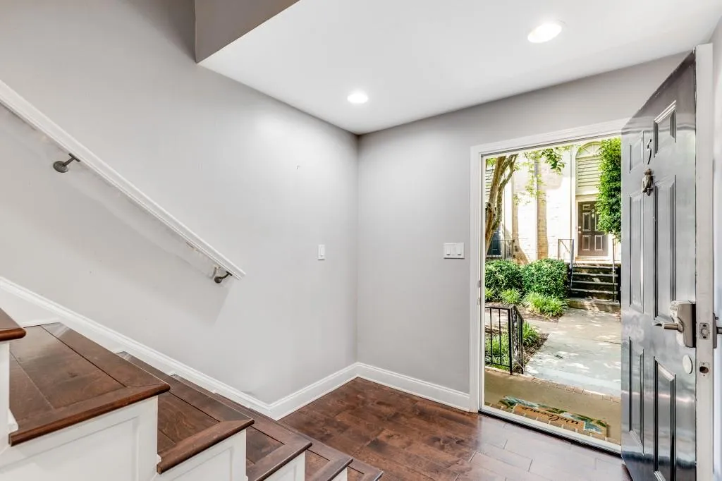 6980 Roswell Road Unit N5, Atlanta, Georgia 30328, 3 Bedrooms Bedrooms, ,2 BathroomsBathrooms,Residential,Sold,6980 Roswell Road Unit N5,7059325