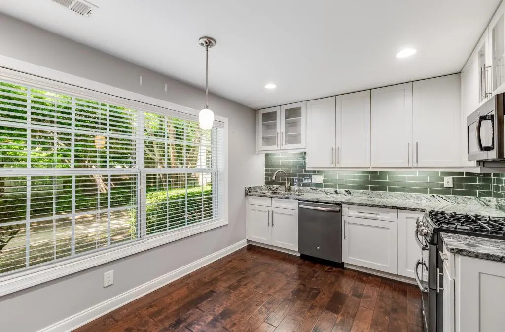 6980 Roswell Road Unit N5, Atlanta, Georgia 30328, 3 Bedrooms Bedrooms, ,2 BathroomsBathrooms,Residential,Sold,6980 Roswell Road Unit N5,7059325