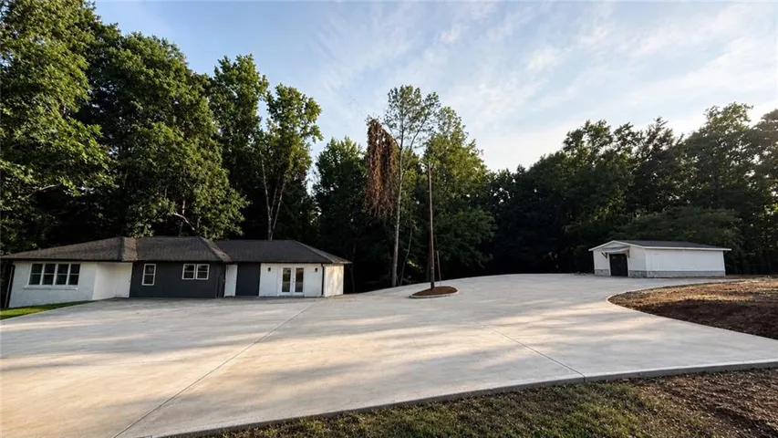 8587 Cumming Highway, Canton, Georgia 30115