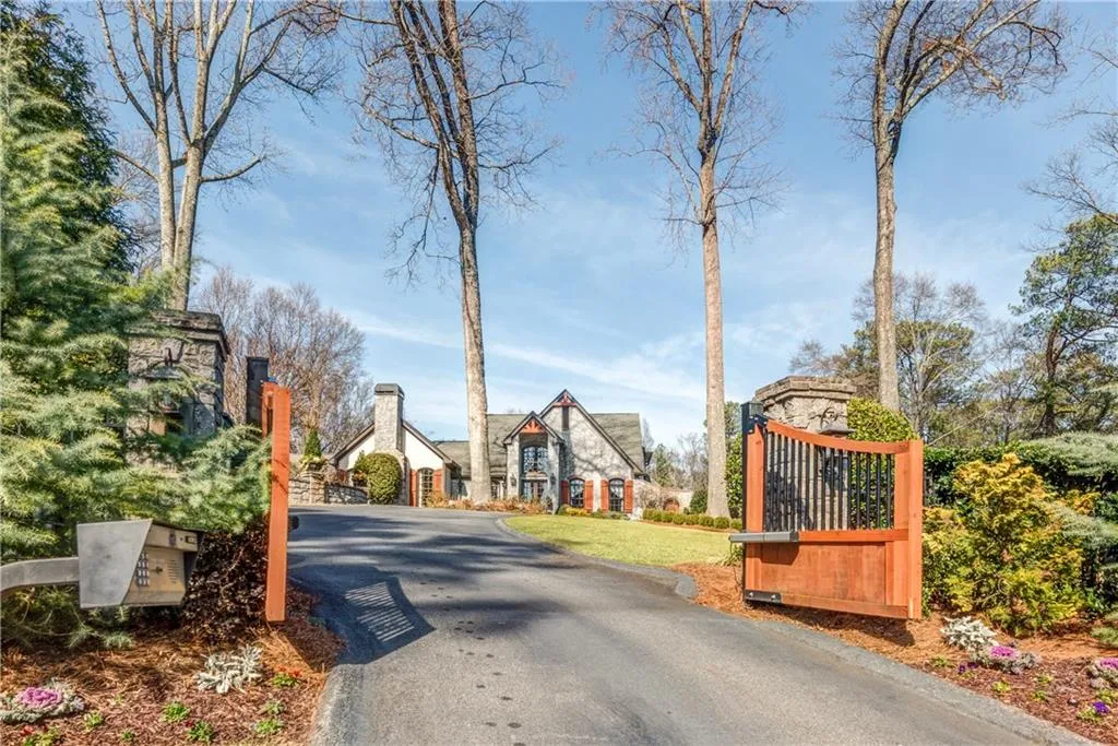 4941 Long Island Drive Nw, Sandy Springs, Georgia 30327, 5 Bedrooms Bedrooms, ,4 BathroomsBathrooms,Residential,Sold,4941 Long Island Drive Nw,5799594