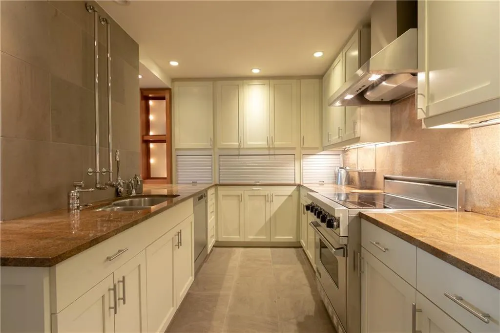 145 15th Street Ne Unit 435, Atlanta, Georgia 30309, 2 Bedrooms Bedrooms, ,2 BathroomsBathrooms,Residential,Sold,145 15th Street Ne Unit 435,6092843