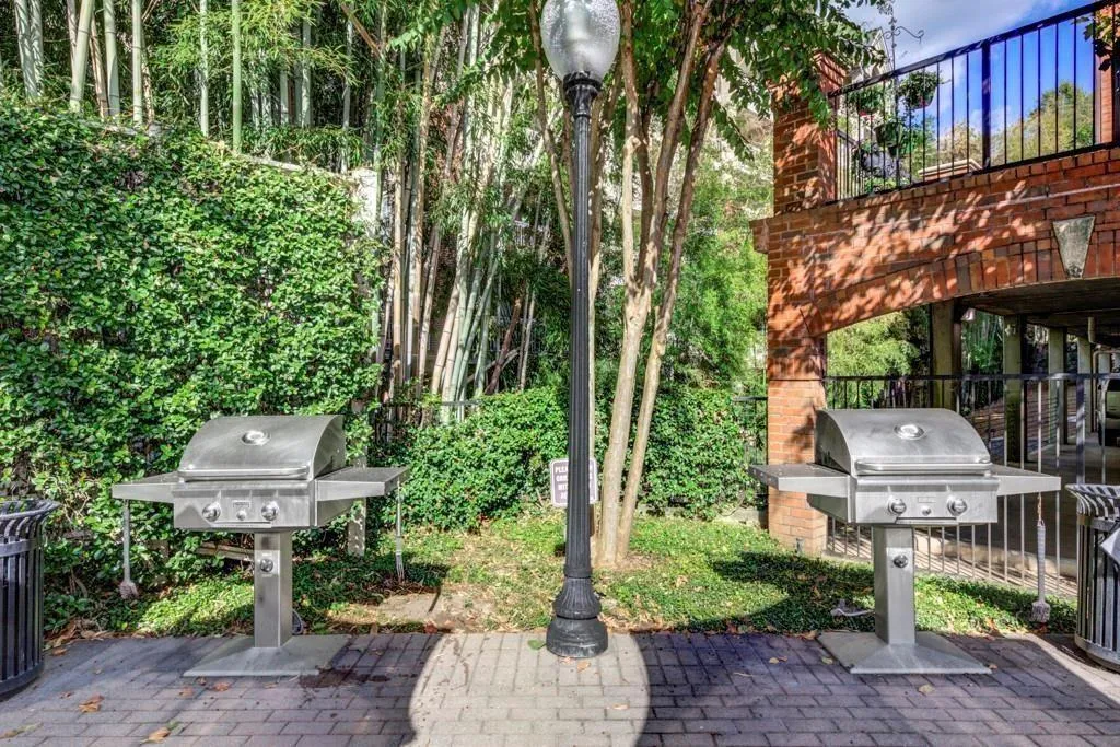 211 Colonial Homes Drive Nw Unit 2203, Atlanta, Georgia 30309, 2 Bedrooms Bedrooms, ,2 BathroomsBathrooms,Residential,For Sale,211 Colonial Homes Drive Nw Unit 2203,7574097