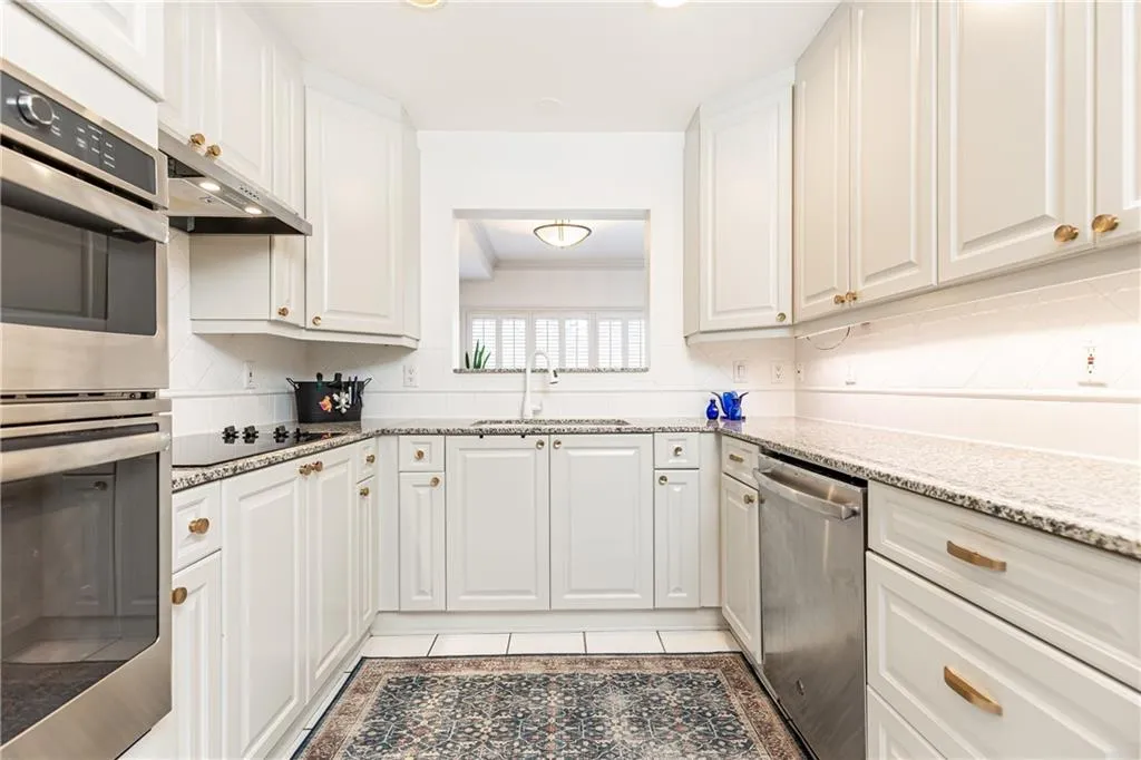 211 Colonial Homes Drive Nw Unit 2203, Atlanta, Georgia 30309, 2 Bedrooms Bedrooms, ,2 BathroomsBathrooms,Residential,For Sale,211 Colonial Homes Drive Nw Unit 2203,7574097