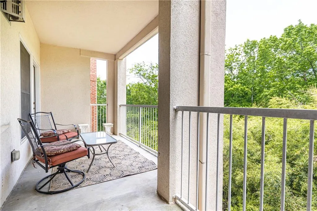 211 Colonial Homes Drive Nw Unit 2203, Atlanta, Georgia 30309, 2 Bedrooms Bedrooms, ,2 BathroomsBathrooms,Residential,For Sale,211 Colonial Homes Drive Nw Unit 2203,7574097