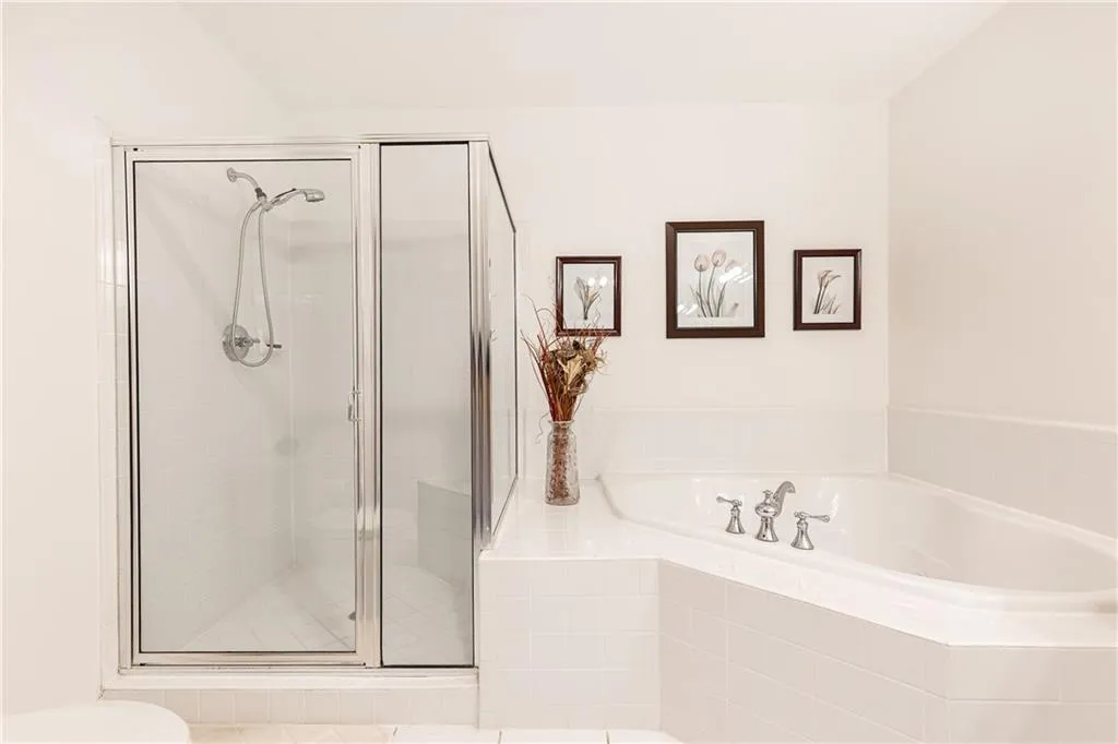 211 Colonial Homes Drive Nw Unit 2203, Atlanta, Georgia 30309, 2 Bedrooms Bedrooms, ,2 BathroomsBathrooms,Residential,For Sale,211 Colonial Homes Drive Nw Unit 2203,7574097