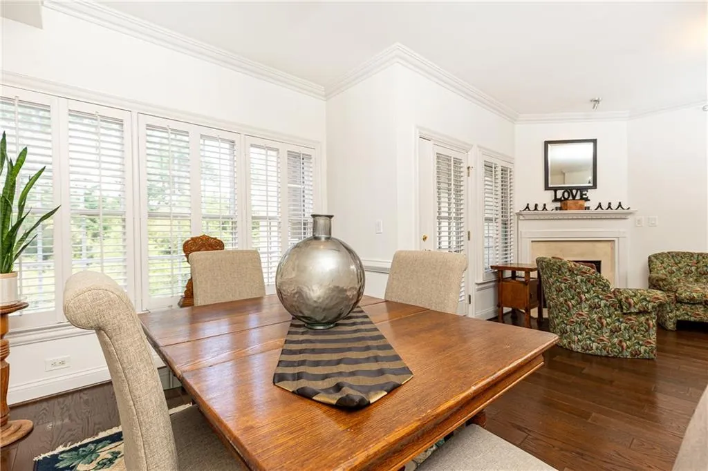 211 Colonial Homes Drive Nw Unit 2203, Atlanta, Georgia 30309, 2 Bedrooms Bedrooms, ,2 BathroomsBathrooms,Residential,For Sale,211 Colonial Homes Drive Nw Unit 2203,7574097
