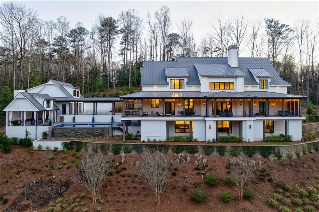 5400 Lake Forrest Drive Nw, Sandy Springs, Georgia 30342, 6 Bedrooms Bedrooms, ,8 BathroomsBathrooms,Residential,Sold,5400 Lake Forrest Drive Nw,7106513