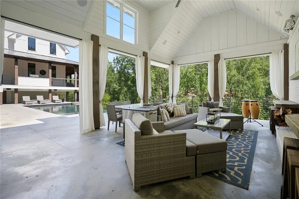 5400 Lake Forrest Drive Nw, Sandy Springs, Georgia 30342, 6 Bedrooms Bedrooms, ,8 BathroomsBathrooms,Residential,Sold,5400 Lake Forrest Drive Nw,7106513
