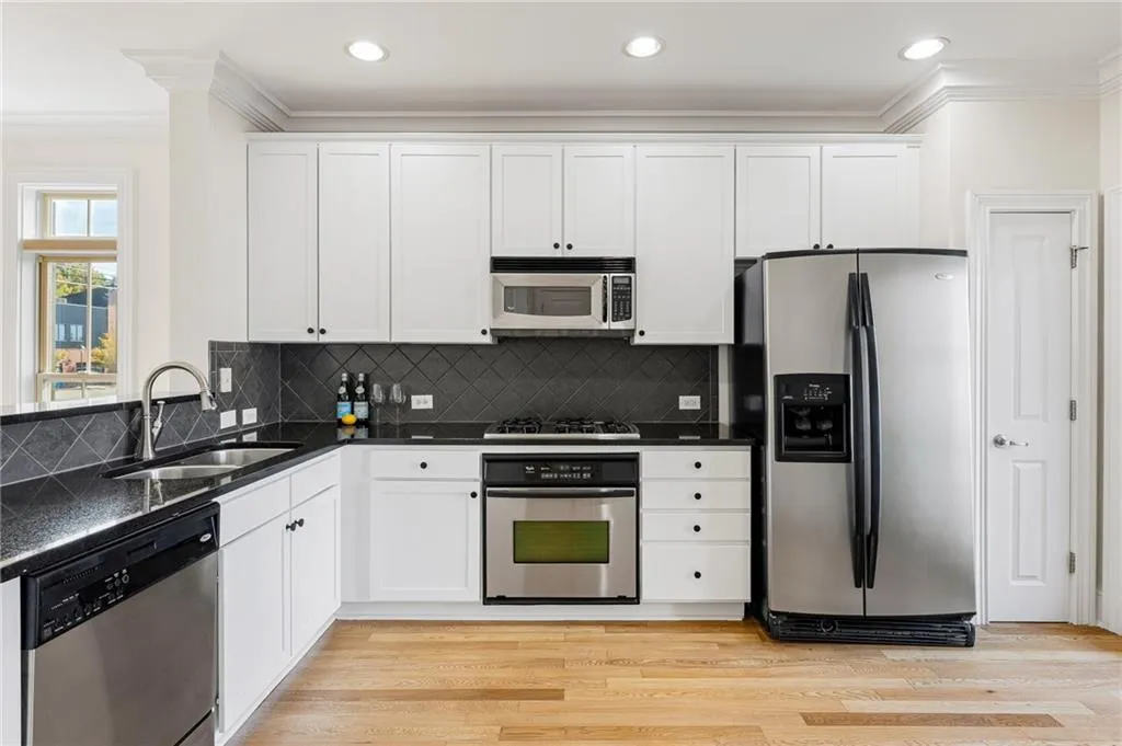 272 Le Gran Bend, Atlanta, Georgia 30328, 2 Bedrooms Bedrooms, ,2 BathroomsBathrooms,Residential,Sold,272 Le Gran Bend,7447293