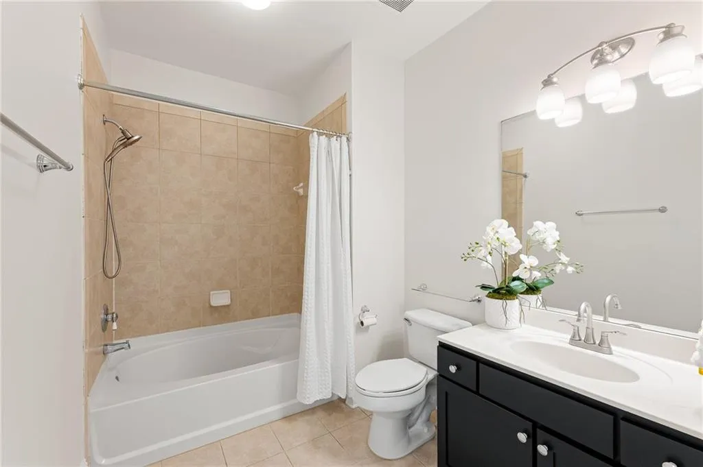 272 Le Gran Bend, Atlanta, Georgia 30328, 2 Bedrooms Bedrooms, ,2 BathroomsBathrooms,Residential,Sold,272 Le Gran Bend,7447293