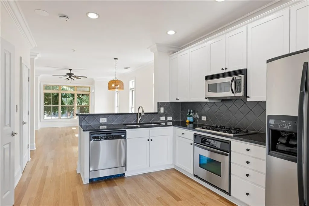 272 Le Gran Bend, Atlanta, Georgia 30328, 2 Bedrooms Bedrooms, ,2 BathroomsBathrooms,Residential,Sold,272 Le Gran Bend,7447293