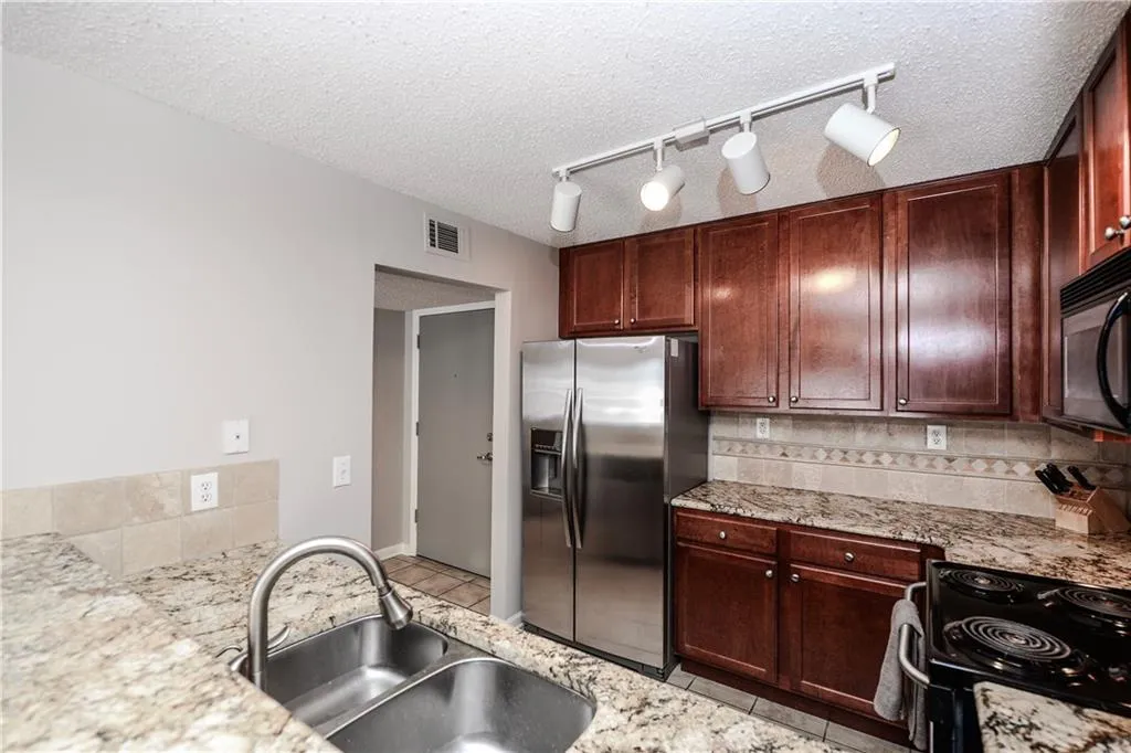 3650 Ashford Dunwoody Road Unit 525, Brookhaven, Georgia 30319, 1 Bedroom Bedrooms, ,1 BathroomBathrooms,Residential,Sold,3650 Ashford Dunwoody Road Unit 525,5849735