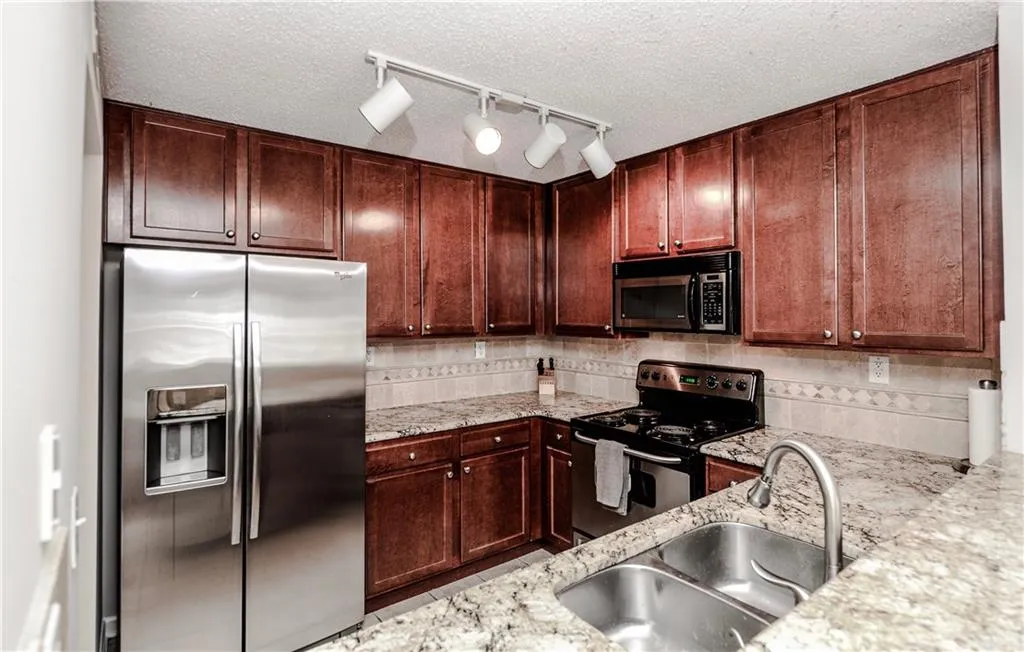 3650 Ashford Dunwoody Road Unit 525, Brookhaven, Georgia 30319, 1 Bedroom Bedrooms, ,1 BathroomBathrooms,Residential,Sold,3650 Ashford Dunwoody Road Unit 525,5849735