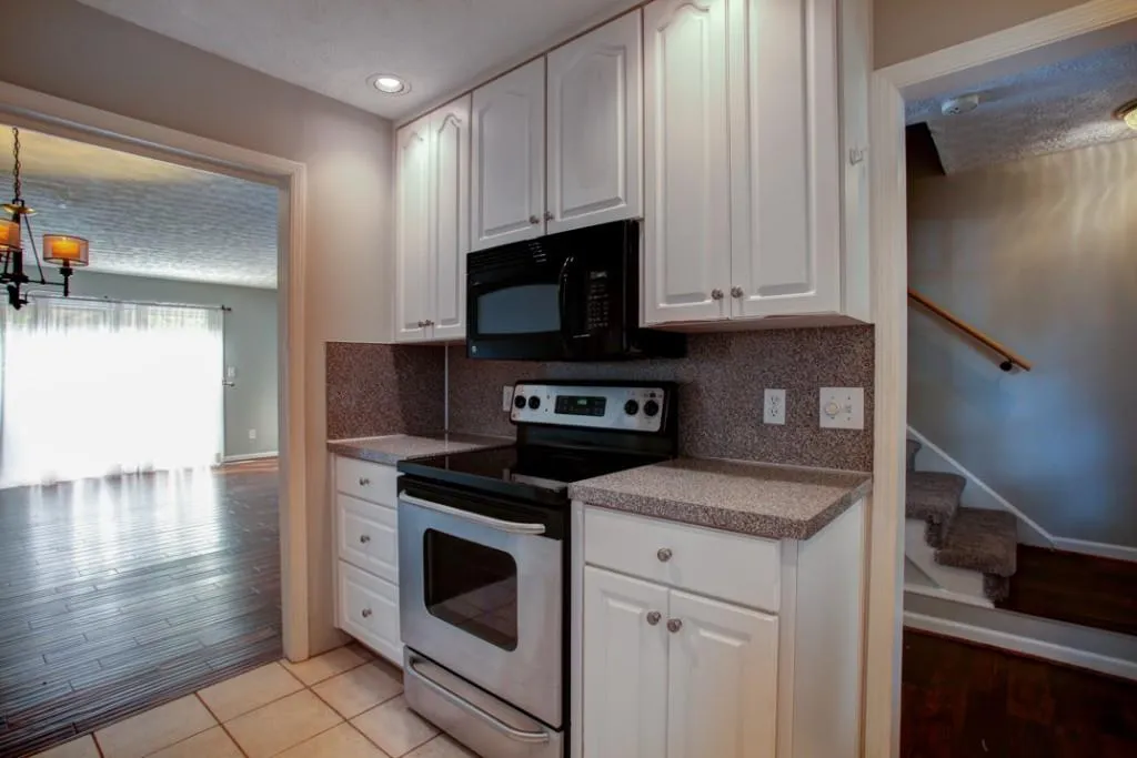 6700 Roswell Road Unit 19f, Atlanta, Georgia 30328, 2 Bedrooms Bedrooms, ,1 BathroomBathrooms,Residential,Sold,6700 Roswell Road Unit 19f,5934143