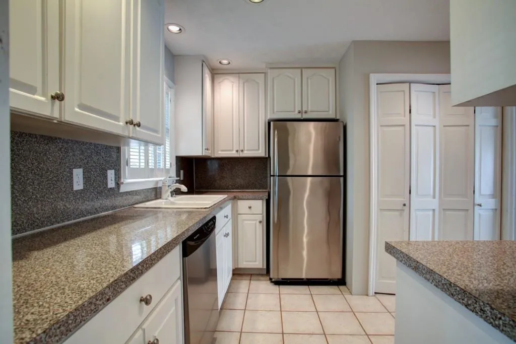 6700 Roswell Road Unit 19f, Atlanta, Georgia 30328, 2 Bedrooms Bedrooms, ,1 BathroomBathrooms,Residential,Sold,6700 Roswell Road Unit 19f,5934143