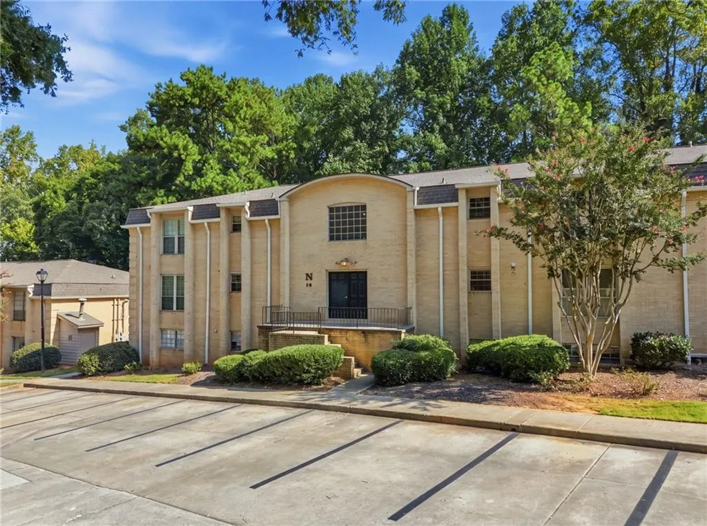5400 Roswell Road Unit N6, Sandy Springs, Georgia 30342, 2 Bedrooms Bedrooms, 0 ,2 BathroomsBathrooms,Residential,For Sale,5400 Roswell Road Unit N6,7828747