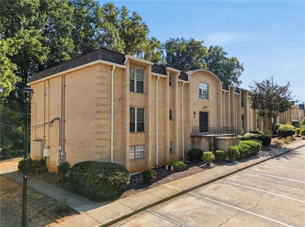 5400 Roswell Road Unit N6, Sandy Springs, Georgia 30342, 2 Bedrooms Bedrooms, 0 ,2 BathroomsBathrooms,Residential,For Sale,5400 Roswell Road Unit N6,7828747