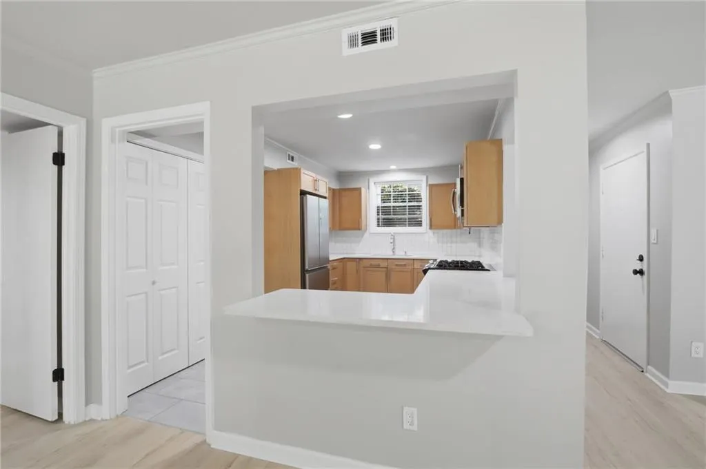 5400 Roswell Road Unit N6, Sandy Springs, Georgia 30342, 2 Bedrooms Bedrooms, 0 ,2 BathroomsBathrooms,Residential,For Sale,5400 Roswell Road Unit N6,7828747