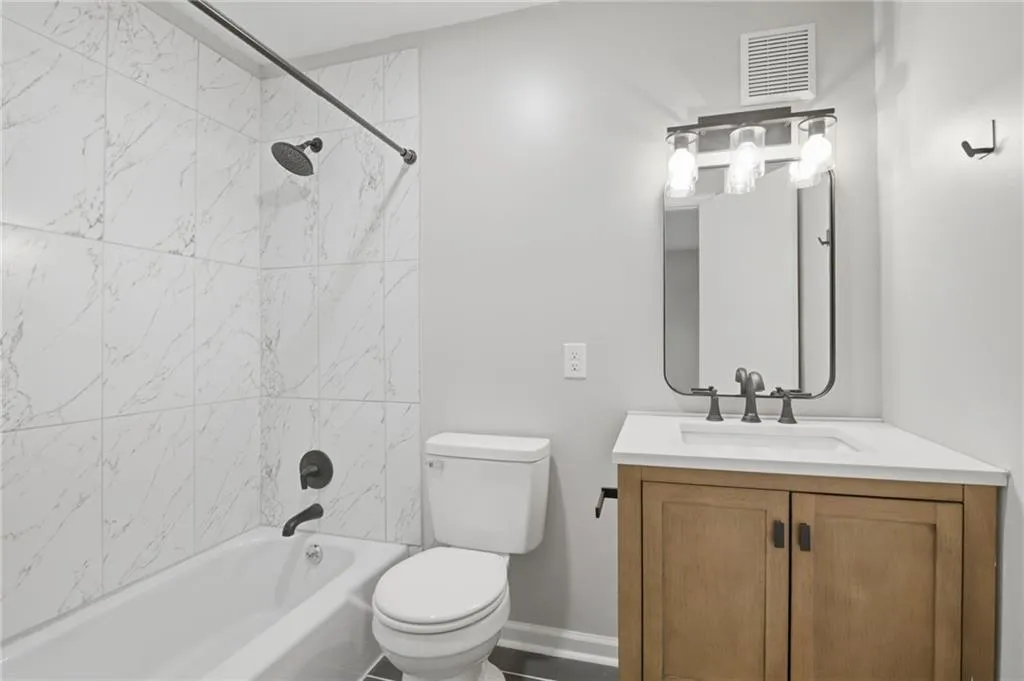 5400 Roswell Road Unit N6, Sandy Springs, Georgia 30342, 2 Bedrooms Bedrooms, 0 ,2 BathroomsBathrooms,Residential,For Sale,5400 Roswell Road Unit N6,7828747