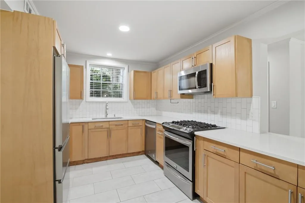 5400 Roswell Road Unit N6, Sandy Springs, Georgia 30342, 2 Bedrooms Bedrooms, 0 ,2 BathroomsBathrooms,Residential,For Sale,5400 Roswell Road Unit N6,7828747