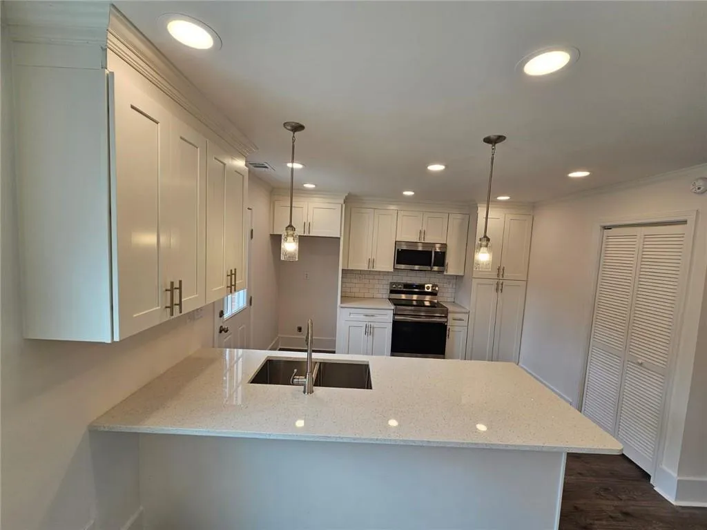 5 George Wythe Place Nw, Atlanta, Georgia 30318, 2 Bedrooms Bedrooms, ,2 BathroomsBathrooms,Residential,For Sale,5 George Wythe Place Nw,7371301