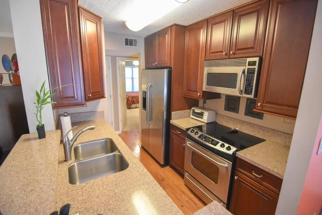 707 Garden Court, Sandy Springs, Georgia 30328, 2 Bedrooms Bedrooms, ,2 BathroomsBathrooms,Residential,Sold,707 Garden Court,6613029